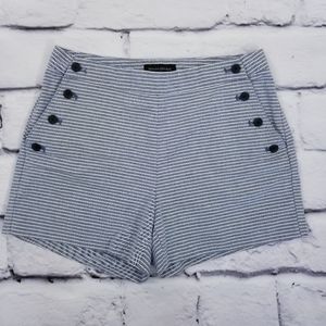 Banana Republic 4 sailor button front shorts
